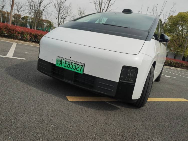 家庭科技旗舰MPV 试驾理想MEGA(图2)