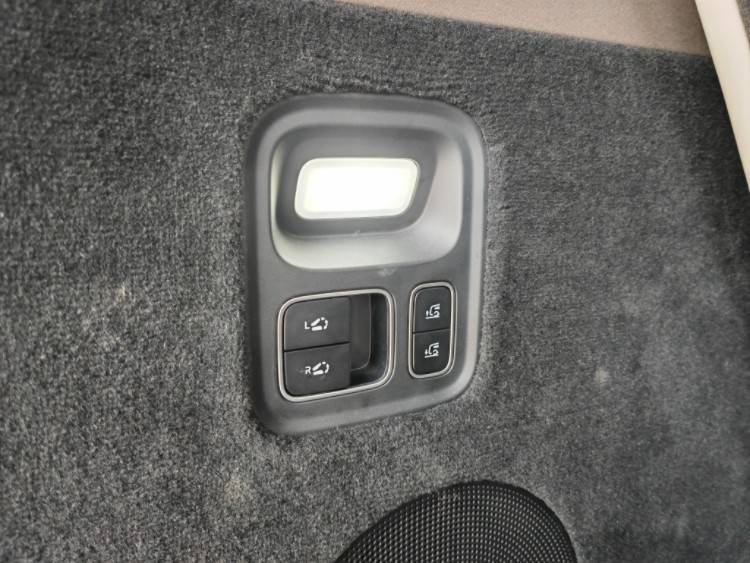 家庭科技旗舰MPV 试驾理想MEGA(图12)