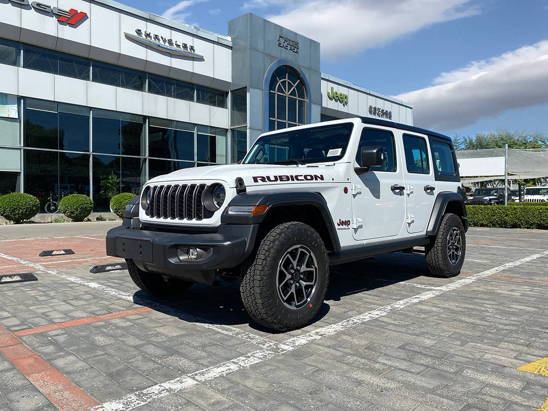 2024款牧马人罗宾汉四门白色到店 北京Jeep4s店