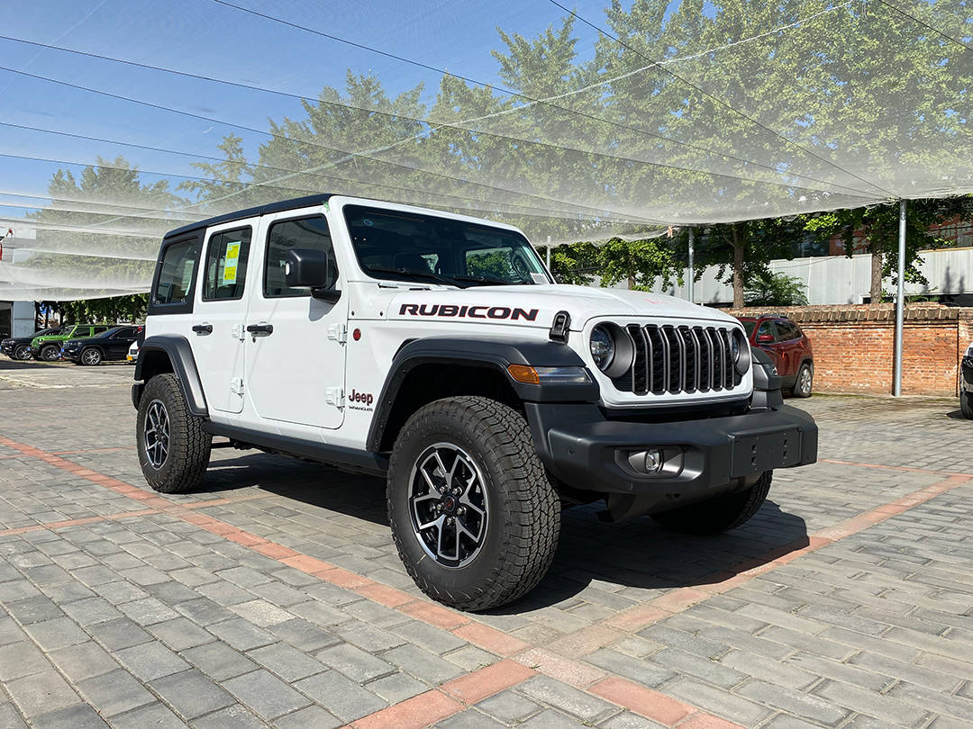 2024款牧马人罗宾汉四门白色到店 北京Jeep4s店(图8)