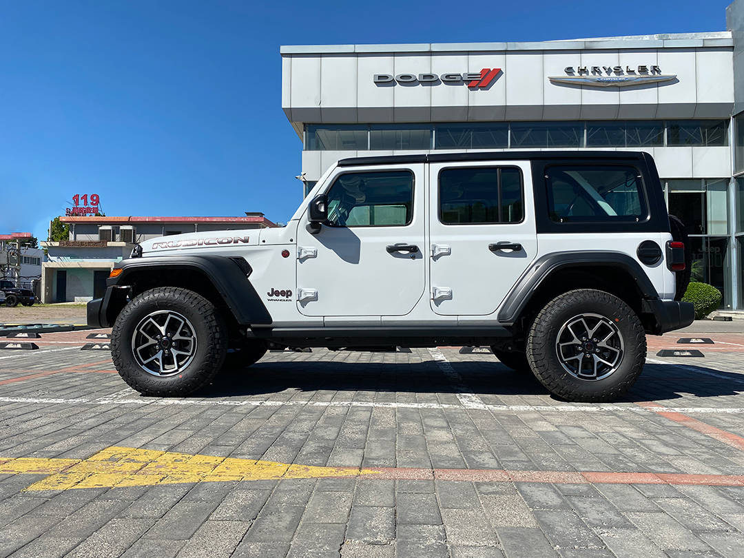 2024款牧马人罗宾汉四门白色到店 北京Jeep4s店(图5)