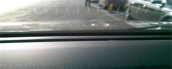 全景天幕有多热！56℃烤脑袋！为什么车企非要往车顶装玻璃？丨图文