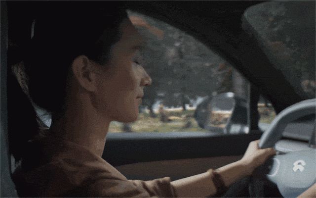 汽车玻璃内卷新高度：智能调光玻璃与全景天幕的技术破局之战