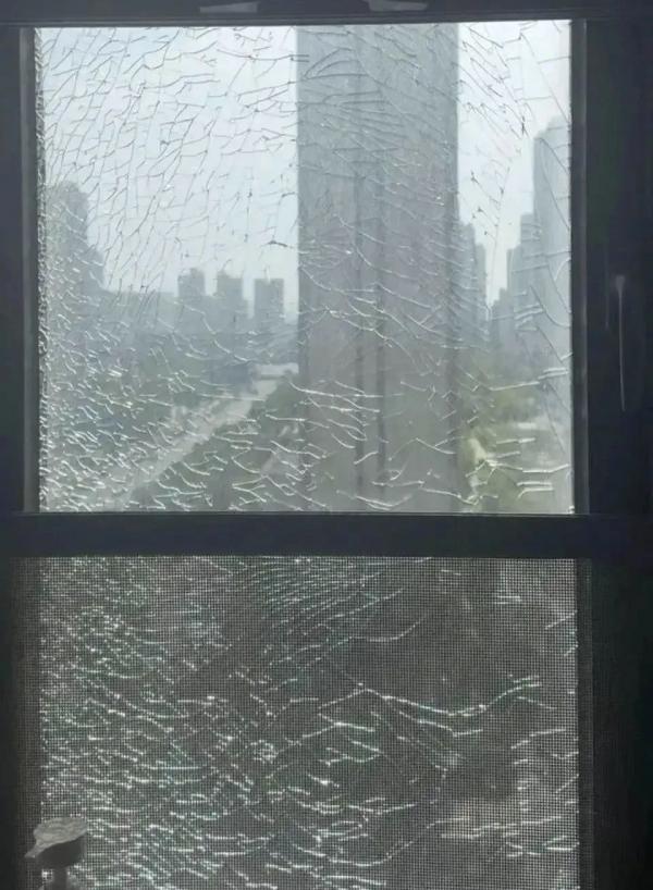高温爆窗频上热搜！极端气候唤醒千亿节能门窗热潮(图2)