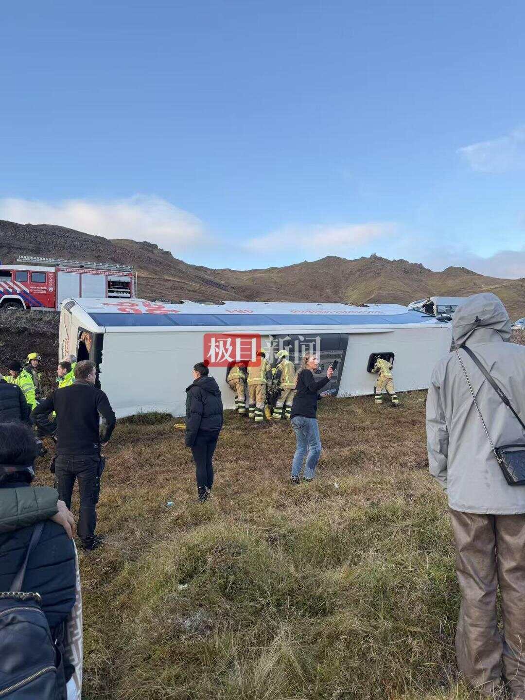 冰岛一大巴侧翻导致多人受伤车上有多名中国游客