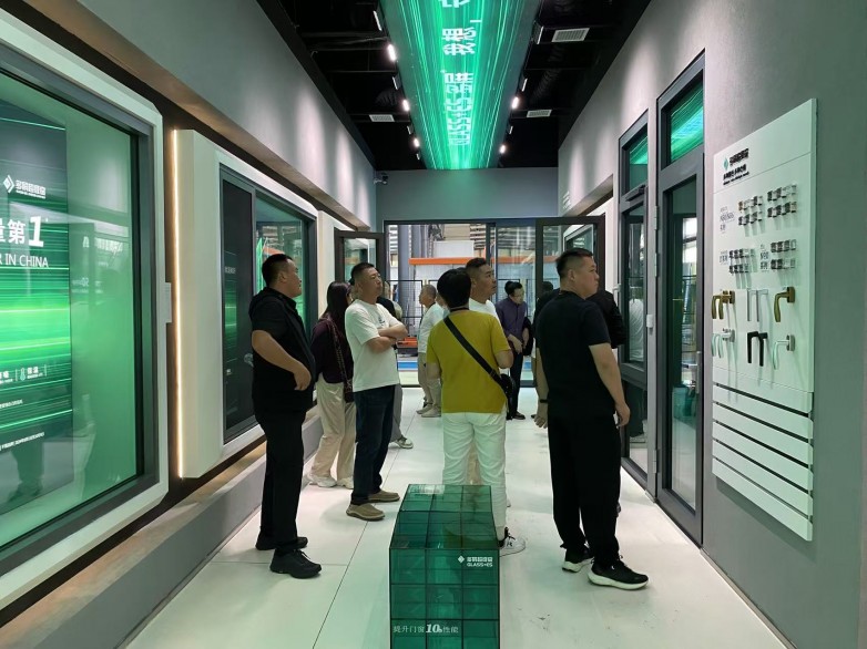 门窗价格战同行杀红眼多屏超级窗为何能让两万业主买单？(图4)