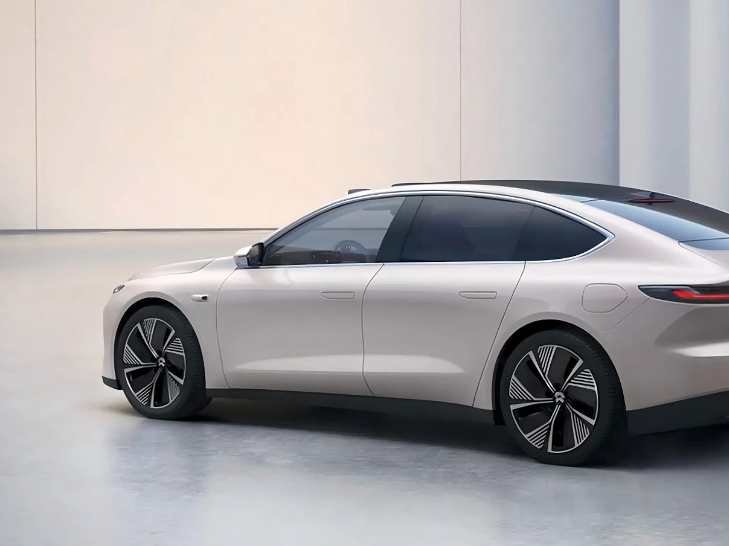 2025CARG汽车玻璃论坛：以标准与智能驱动玻璃产业变革-新华网