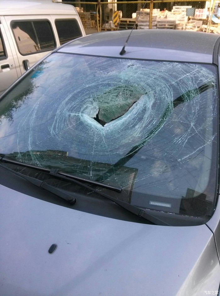 信义汽车部件申请汽车前挡玻璃透明度检测系统专利能一次性评估整个玻璃的透明度均匀性