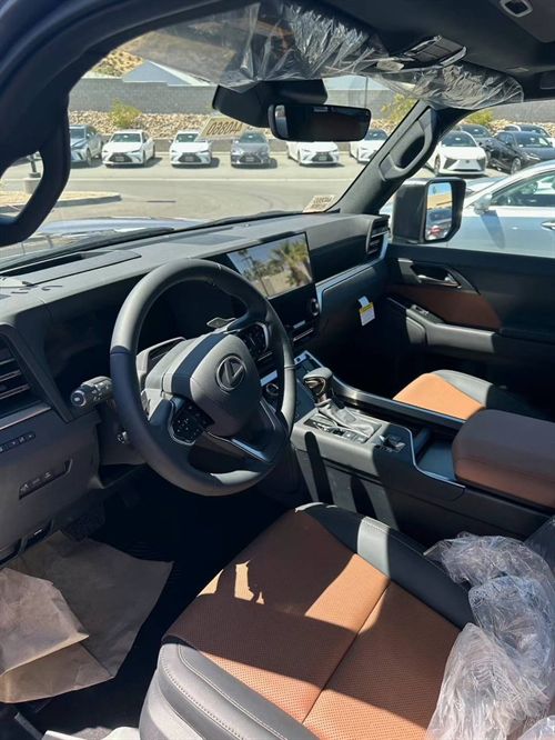 25款雷克萨斯GX550最低多少钱 现车34T价格仅需90多万(图3)