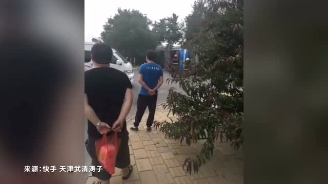 在霍尔果斯口岸汽车“摆渡人”保障“中国制造”出海
