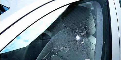 A股捡漏！消费电子低位10朵金花 低市盈率高股息紧抓AI风口