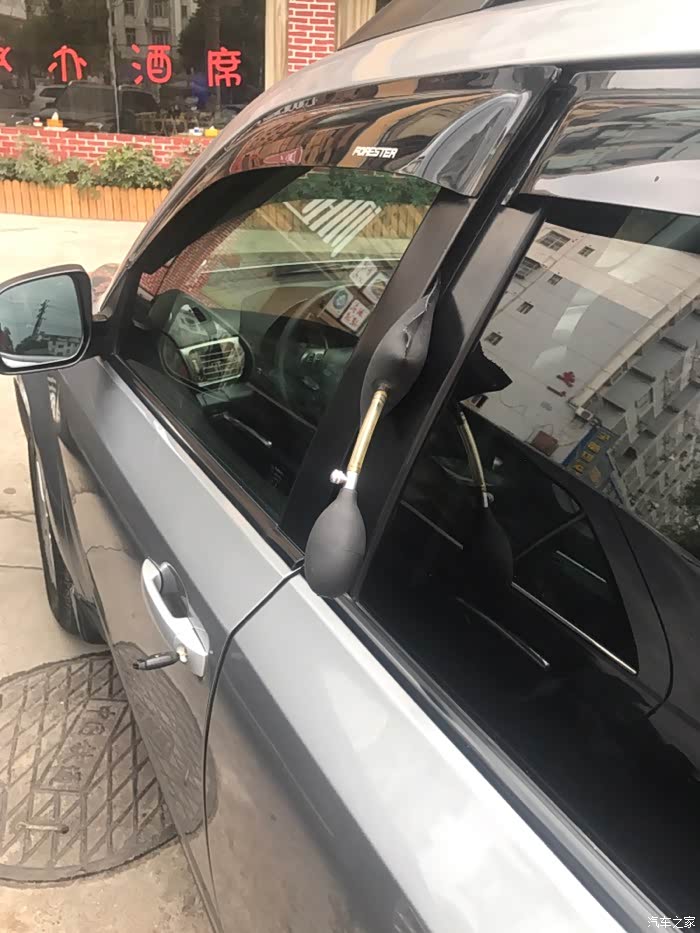 仙居县中天橡塑申请汽车玻璃密封条注塑装置专利较佳的延长了汽车密封条使用寿命