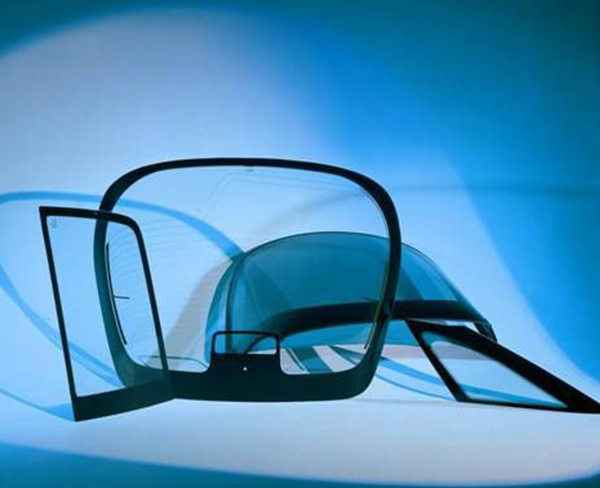 6个气囊全部弹出、大灯爆裂、挡风玻璃也碎了…小伙上个月才还清宝马车贷！