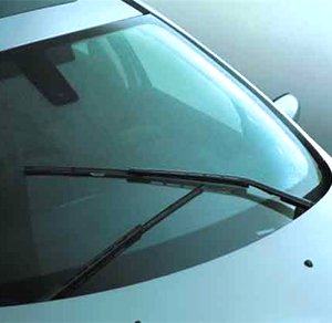 汽车玻璃DK申请汽车车窗夹层结构专利实现热反射和红外反射效果